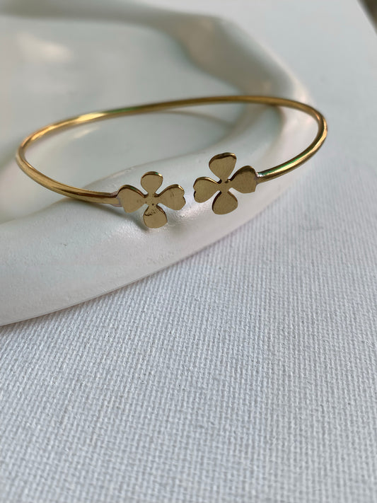 Golden Clover Charm Open Bangle (Anti Tarnish)