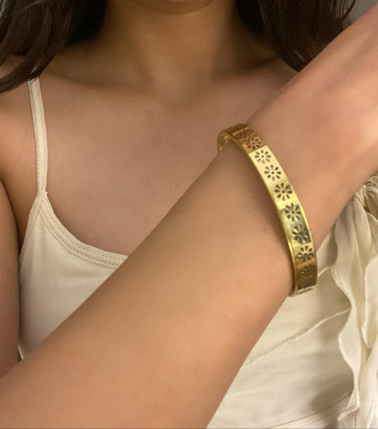 Engraved Floral Brass Bangle (Anti Tarnish)