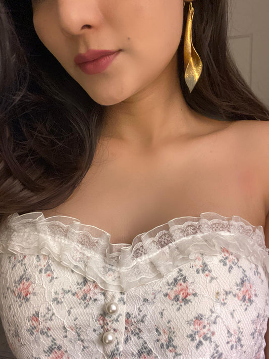 Curved leaf Brass Earring (Anti Tarnish)