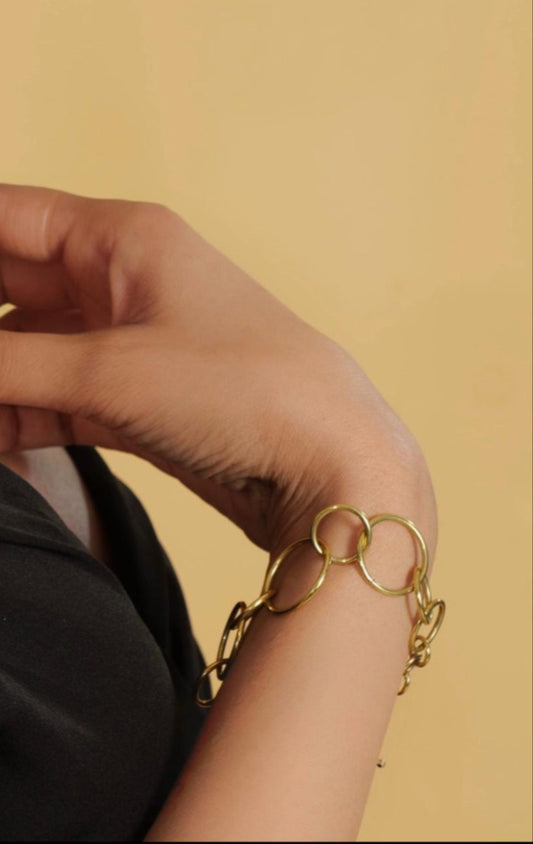 Circle Link chain Handcrafted bracelet (Anti-Tarnish)