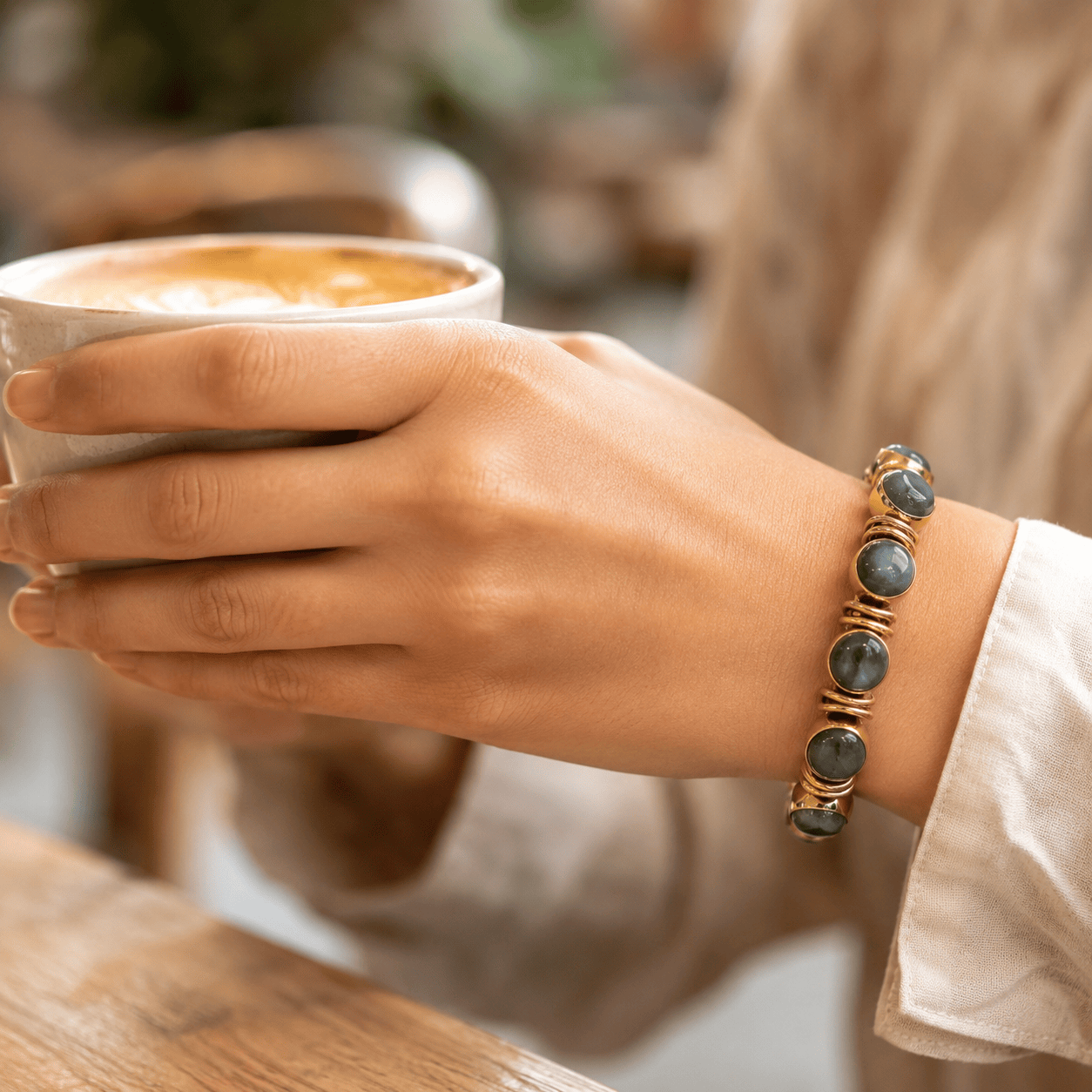 Naarya Jewels Mystic glow Labradorite Cuff ✨
“Limited Edition” (Anti Tarnish)