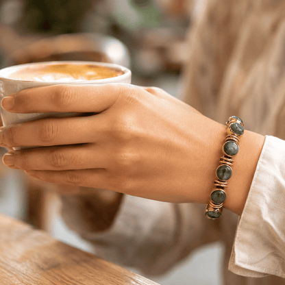 Naarya Jewels Mystic glow Labradorite Cuff ✨
“Limited Edition” (Anti Tarnish)