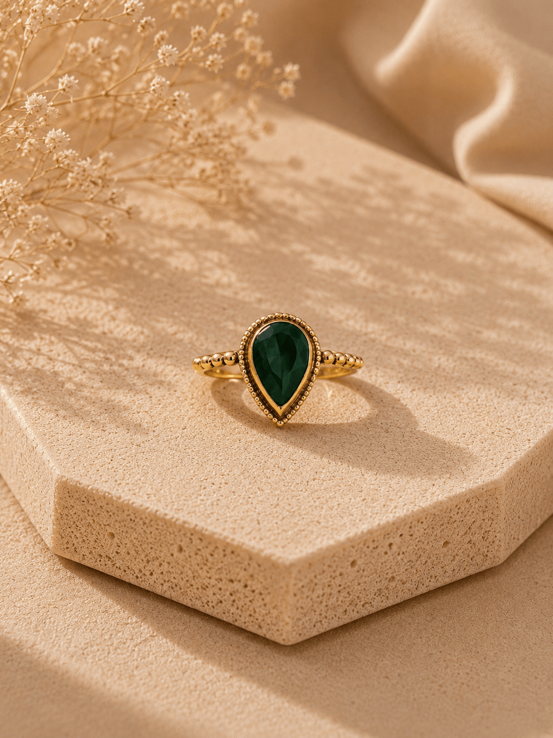 Naarya Jewels emerald / 12 Goldstone Pear cut Ring