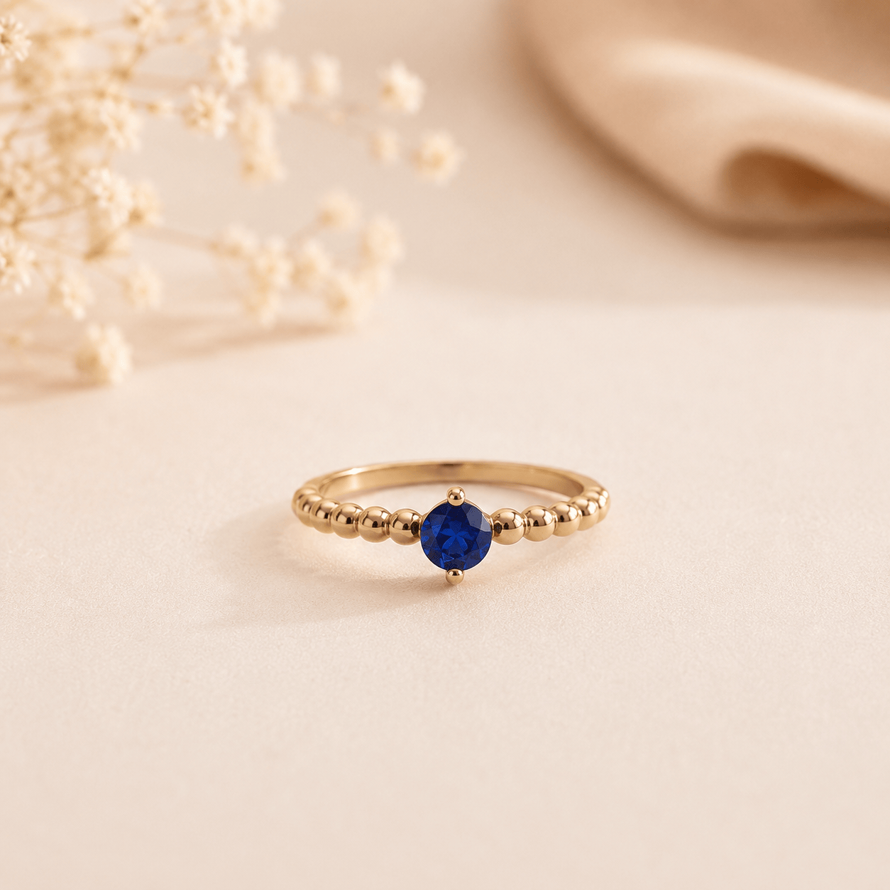 Naarya Jewels Blue Kyanite / 12 Peridot Beaded Solitaire Ring