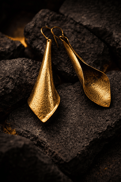 Naarya Jewels Curved leaf Brass Earring (Anti Tarnish)
