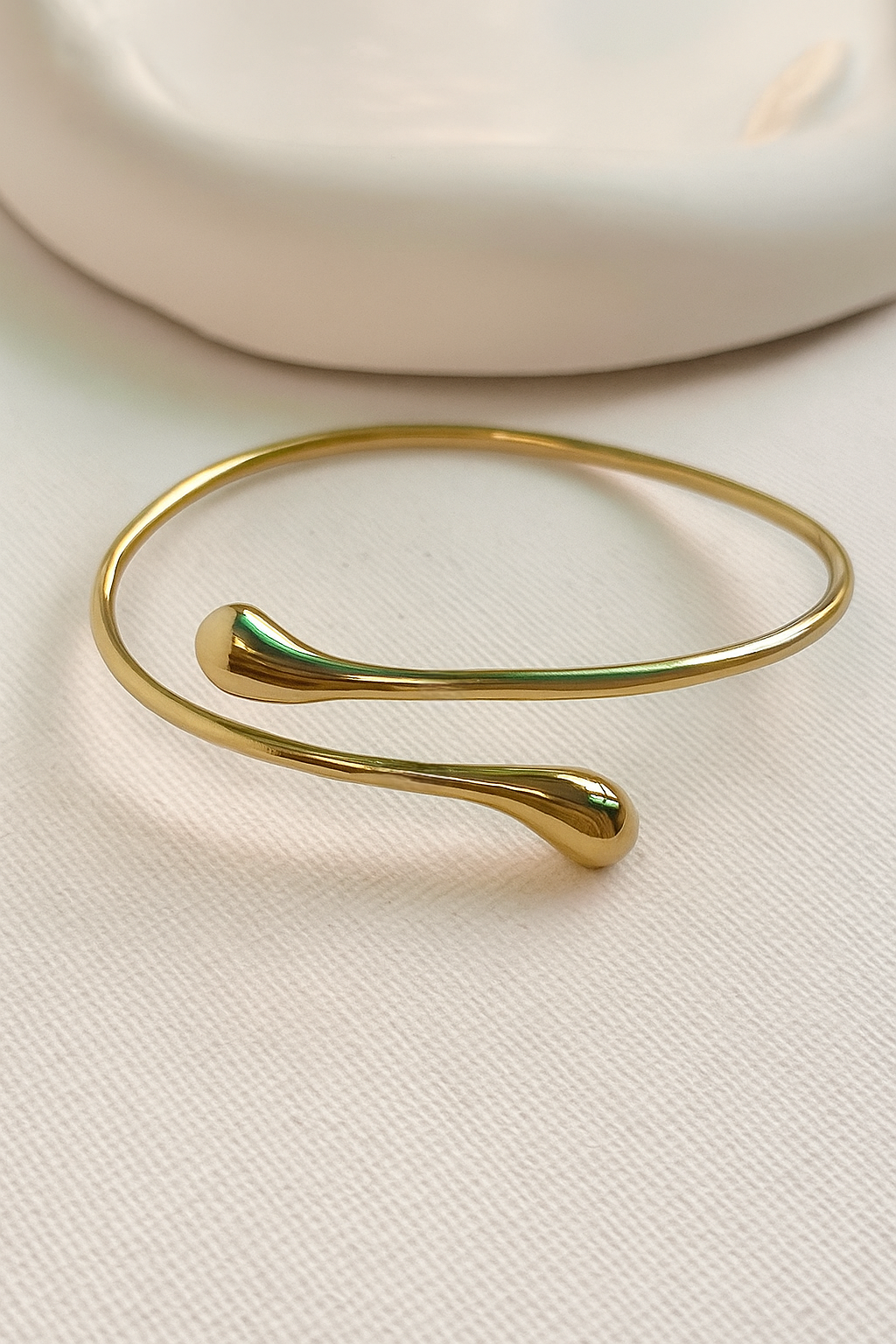 Dew Drop Curve Brass Bangle (Anti Tarnish)