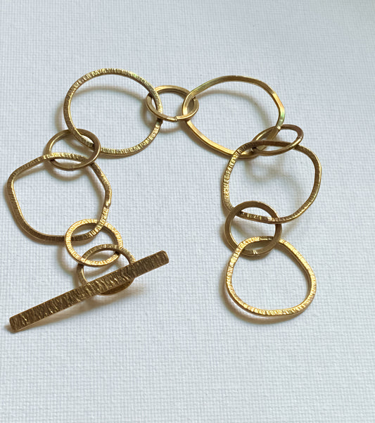 Abstract Circle-Link - Hammered Statement Bracelet (Anti Tarnish)