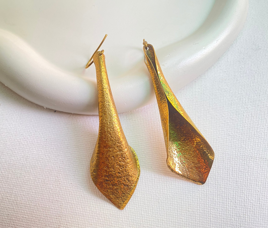 Curved leaf Brass Earring (Anti Tarnish)