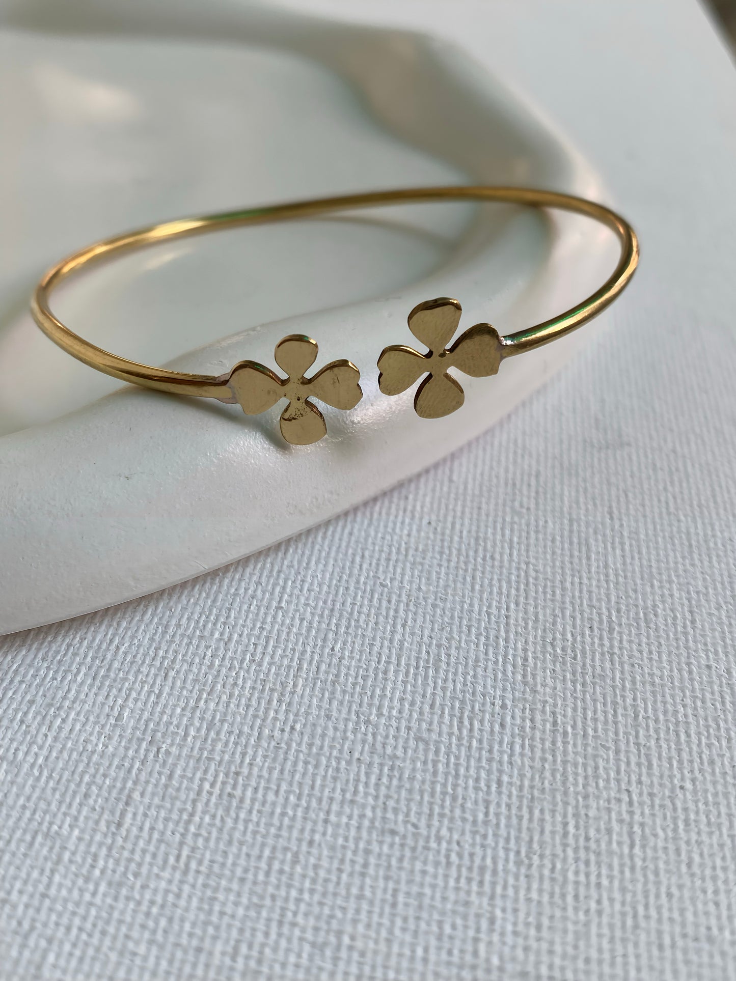 Golden Clover Charm Open Bangle (Anti Tarnish)