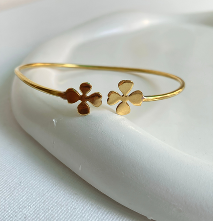Golden Clover Charm Open Bangle (Anti Tarnish)