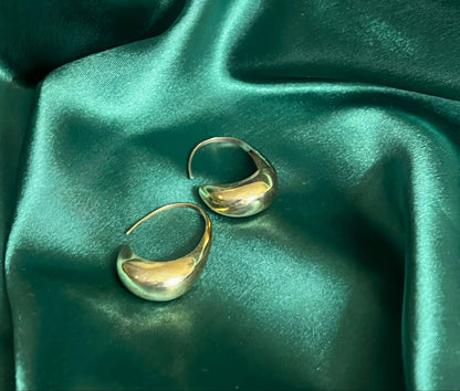 Thick Curved Hoop Earrings (Anti Tarnish)