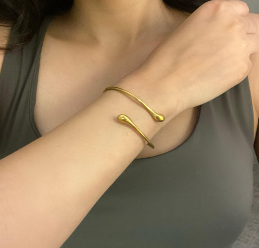 Dew Drop Curve Brass Bangle (Anti Tarnish)